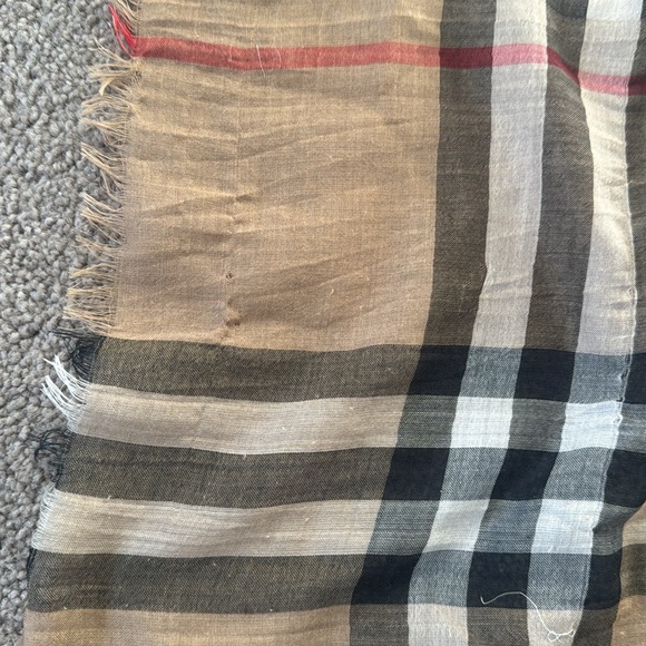 Burberry Lightweight Giant Check Gauze Scarf - Picture 6 of 6